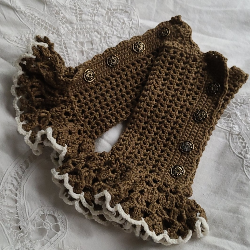 Victorian wristlet
